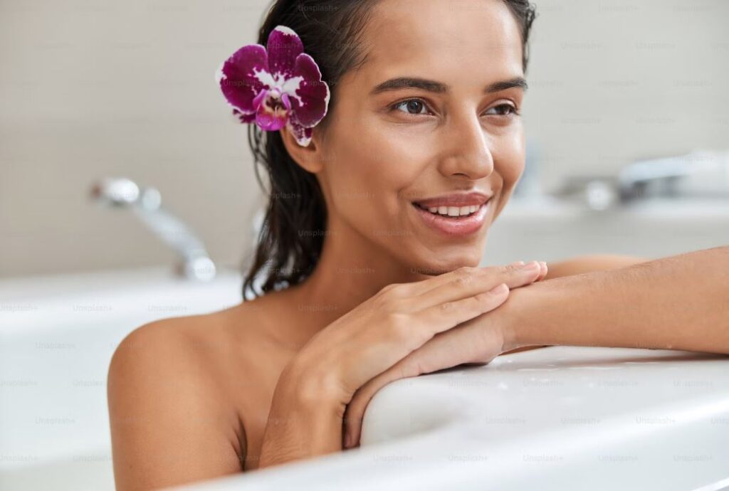 Mujer disfrutando de los productos con ingredientes naturales de Vannavis